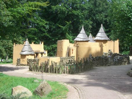 Berg en Dal : Afrika Museum, Freilichtmuseum, Lehmbauten der Dogon ( Volksgruppe ) aus Mali